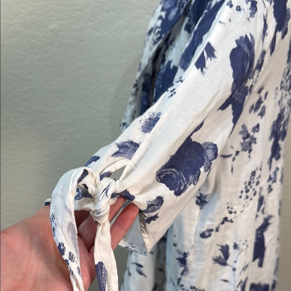 Women’s White & Navy Floral Waterfall Kimono - Picture 10 of 15